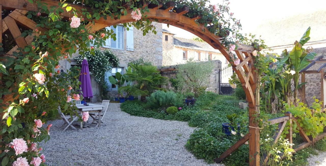 Chambres D'Hotes Du Presbytere La Bastide-l'Eveque Экстерьер фото